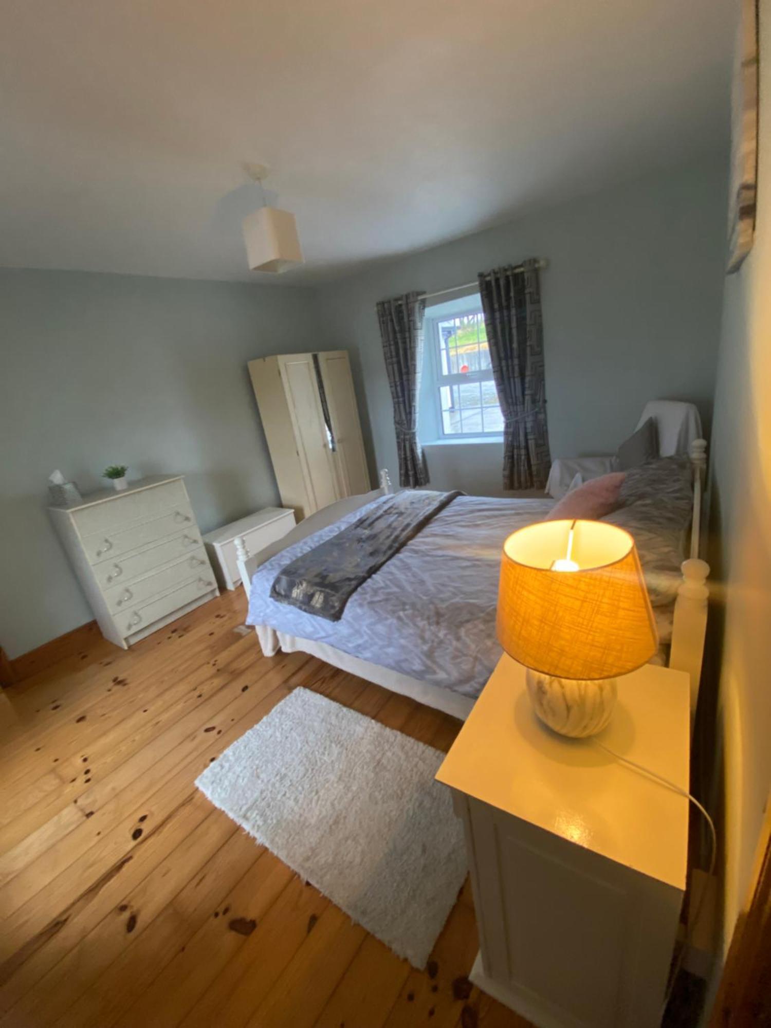 Cheerful 3 Bedroom Country Farm House Ennis Esterno foto