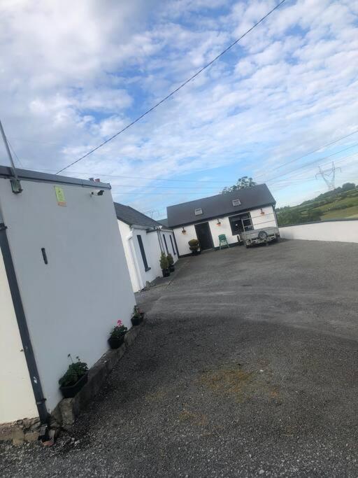 Cheerful 3 Bedroom Country Farm House Ennis Esterno foto