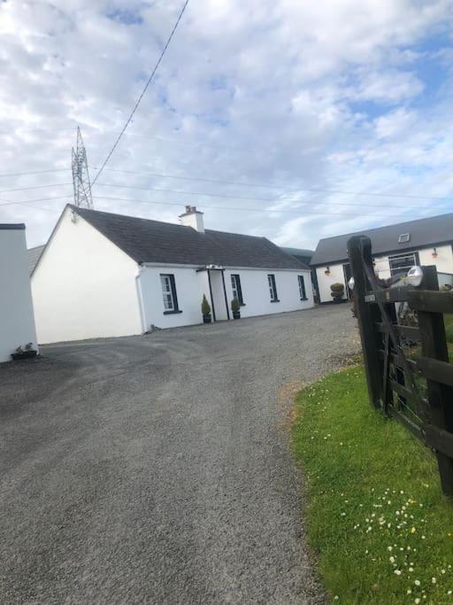 Cheerful 3 Bedroom Country Farm House Ennis Esterno foto