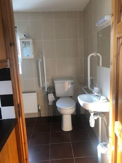 Cheerful 3 Bedroom Country Farm House Ennis Esterno foto